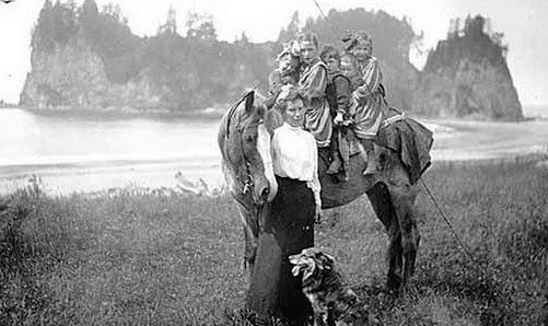 Mina Smith and her children at LaPush 1911.