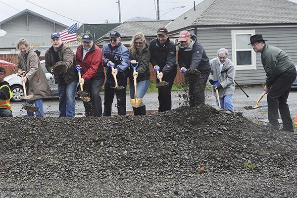 City officials and guest shovel operators break ground for the new Rainforst Arts Center.