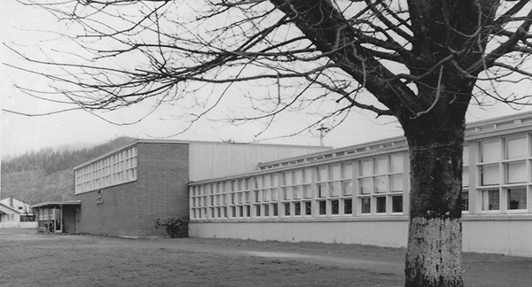 The former Forks Elementary before the ramp addition.