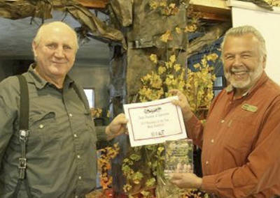 Mark Soderlind, left, was selected as 2017 Volunteer of the year seen here with former Chamber president Don Grafstrom. Photos Christi Baron