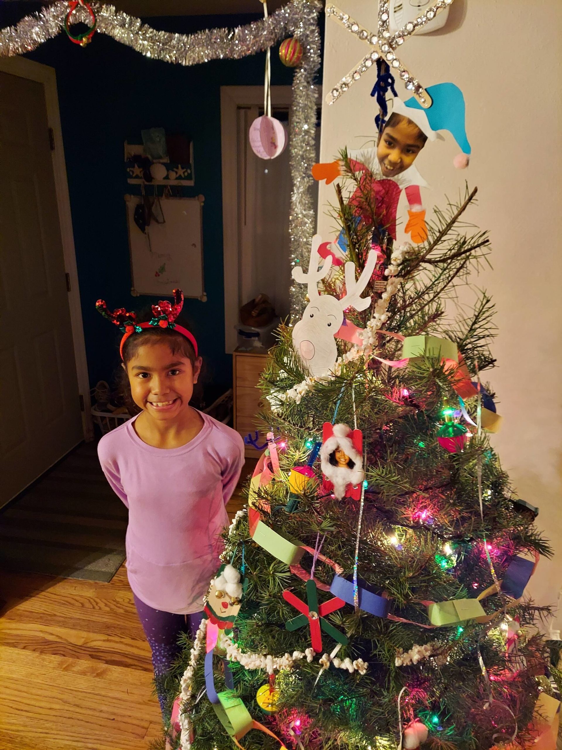 The finished tree …with the especially cute Elf near the top!