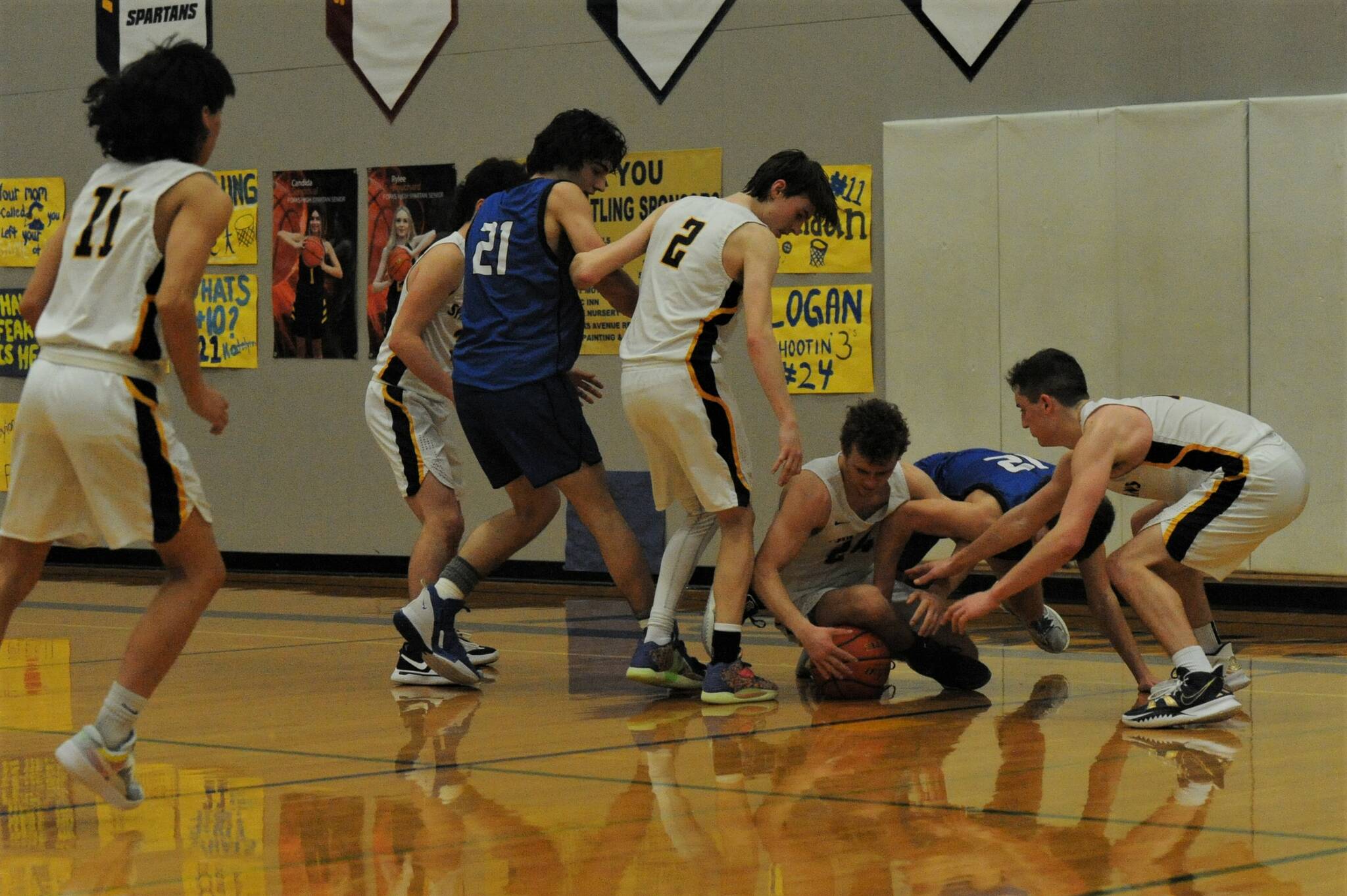On the defense for Forks on the floor is Spartan senior Logan Olson. Other Spartans from left are Aidan Salazar, Landin Davis, Keaton Northcutt, and senior Riley Pursley. Forks defeated Toutle Lake 71 to 66 to advance in district play. Photo by Lonnie Archibald