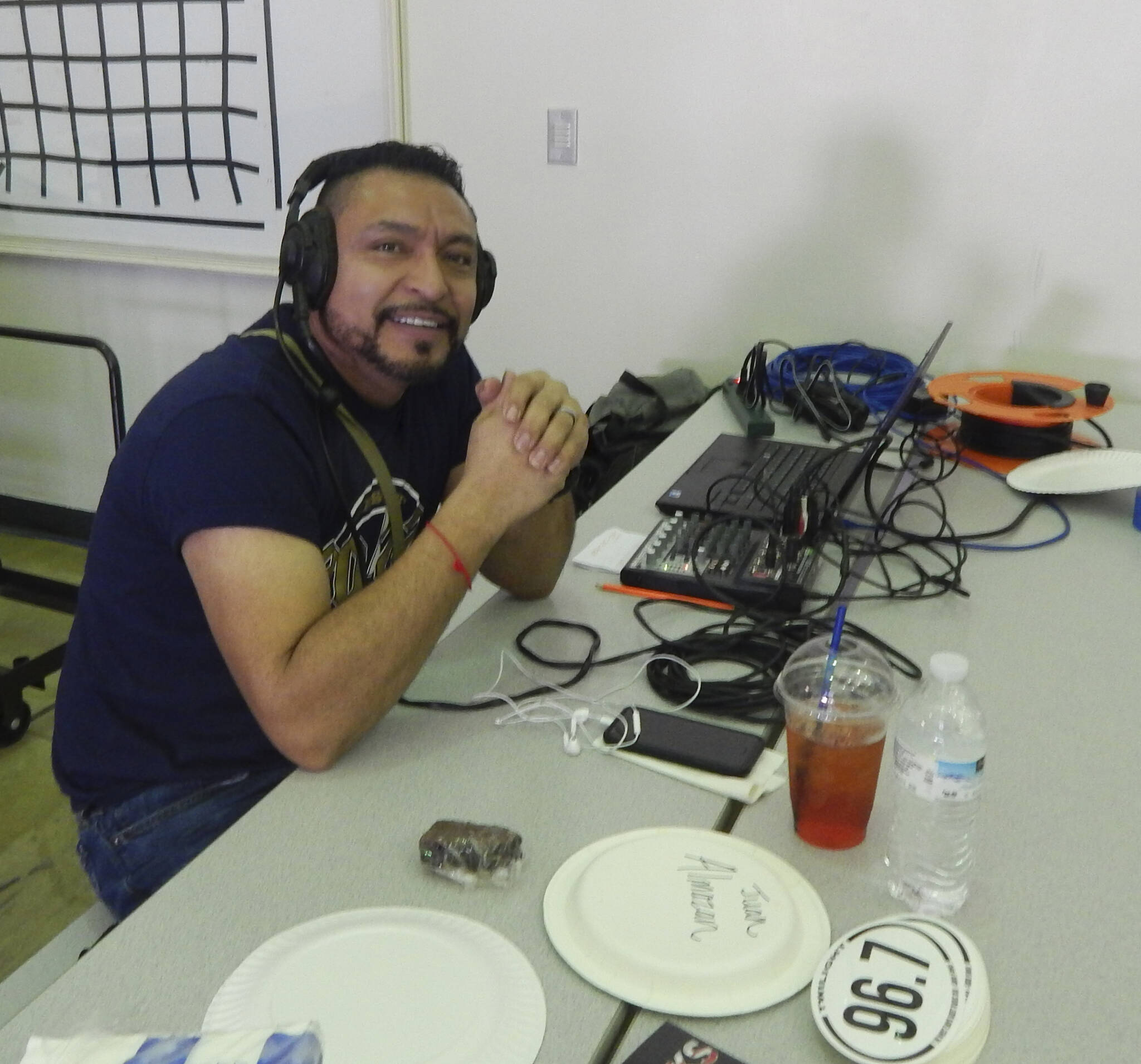 Juan Almazan kept the auction action flowing over the radio waves on KBDB FM 96.7. Juan is a senior parent … his wife Angelica was busy with the senior parent concessions.