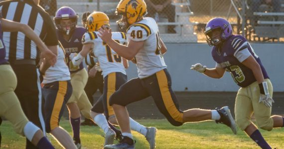 Nate Dahlgren #40 running the ball. Photos Kim Weissenfels