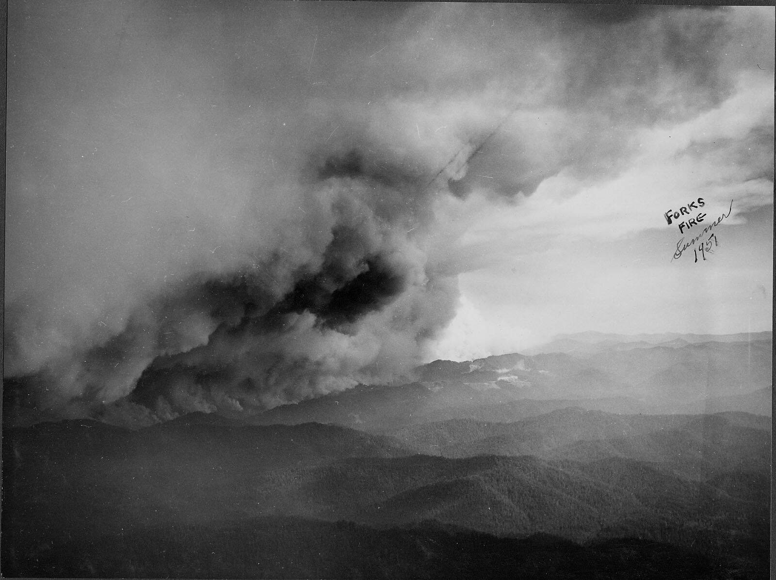 Aerail view of the fire ...heading for Forks.