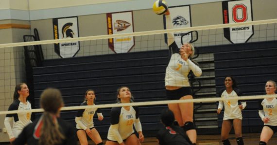 Forks Kyra Neel (7) goes for the spike while Spartans from left Chloe Gaydeski-St. John, Ericka Williams, Kaidence Rigby, Eladia Hernandez Stansbury, and Kadie Wood look on. Raymond outlasted Forks taking a 16 to 14 win in the final match. Photo by Lonnie Archibald