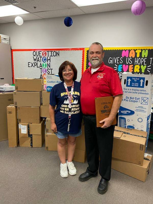 Forks Elks 252 use Beacon Grant to purchase STEM and STEAM Programs