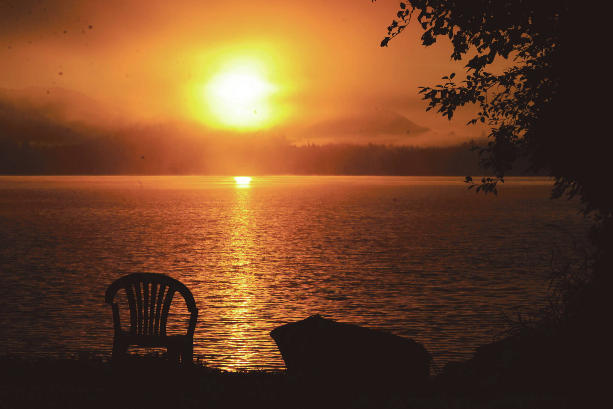Photo by Lonnie Archibald
The waters of Lake Pleasant have many moods from glassy mornings to white caped afternoons. This particular morning, however, reminded me of a song by Don Williams. Im just a country boy, money have I none, but I have silver in the stars and gold in the morning sun. Yes, gold in the morning sun.