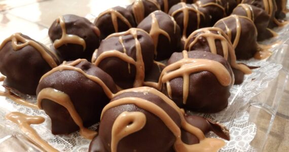 Photo of chocolate truffles by Mushki Brichta, CC BY-SA 4.0 via Wikimedia Commons
Learn the sweet history of chocolate! Clallam County Master Gardener Margery Whites presents “The History of Chocolate” on Thursday, Nov. 13, 1–2 p.m. at St. Andrew’s Episcopal Church, Port Angeles.