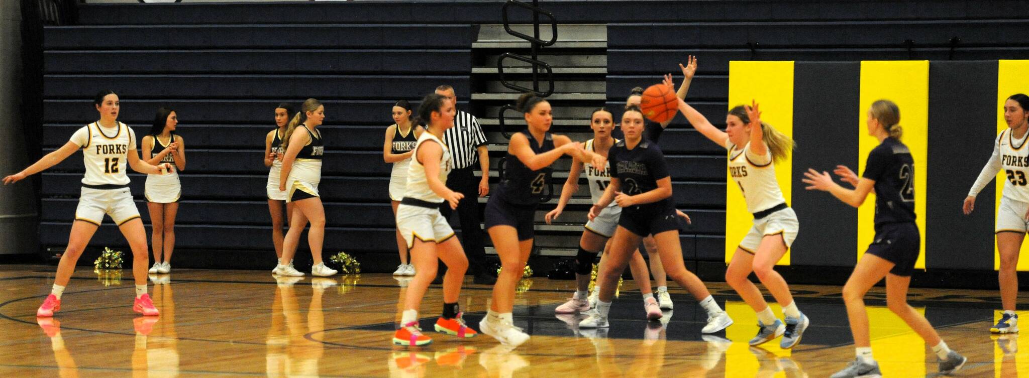 Photo by Lonnie Archibald
Spartans on defense against Onalaska are from left, Chloe Gaydesk, Brooklynn Rondeau, Avery Dilley, Bailey Johnson, and Kailyn Crowder. The three-point shooting of the Loggers spelled defeat for the Spartans as Onalaska defeated Forks 55 to 30.