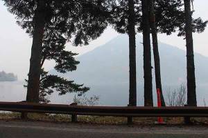 The view Wednesday, Aug. 2, waiting in line near the rock wall on Lake Crescent, as traffic was allowed through alternating on one lane. Smoke from the Canadian fires obscured the view. Photo Christi Baron