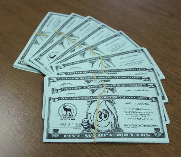 $1,000 shopping spree winner donates prize