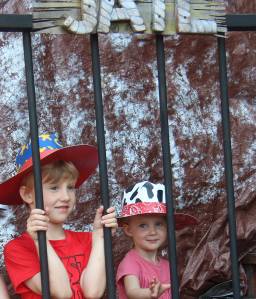 These guys are too cute to go to jail … but not too cute to have their photo taken by Glenn King and then have it printed out as a souvenir from the Hoe-down. Photos by Christi Baron