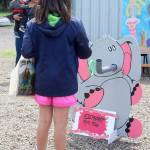 Top right: The ring is in the air …