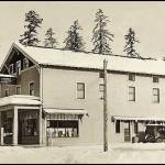 This 1932 shows a pretty nice looking establishment, offering travelers hot water in every room.