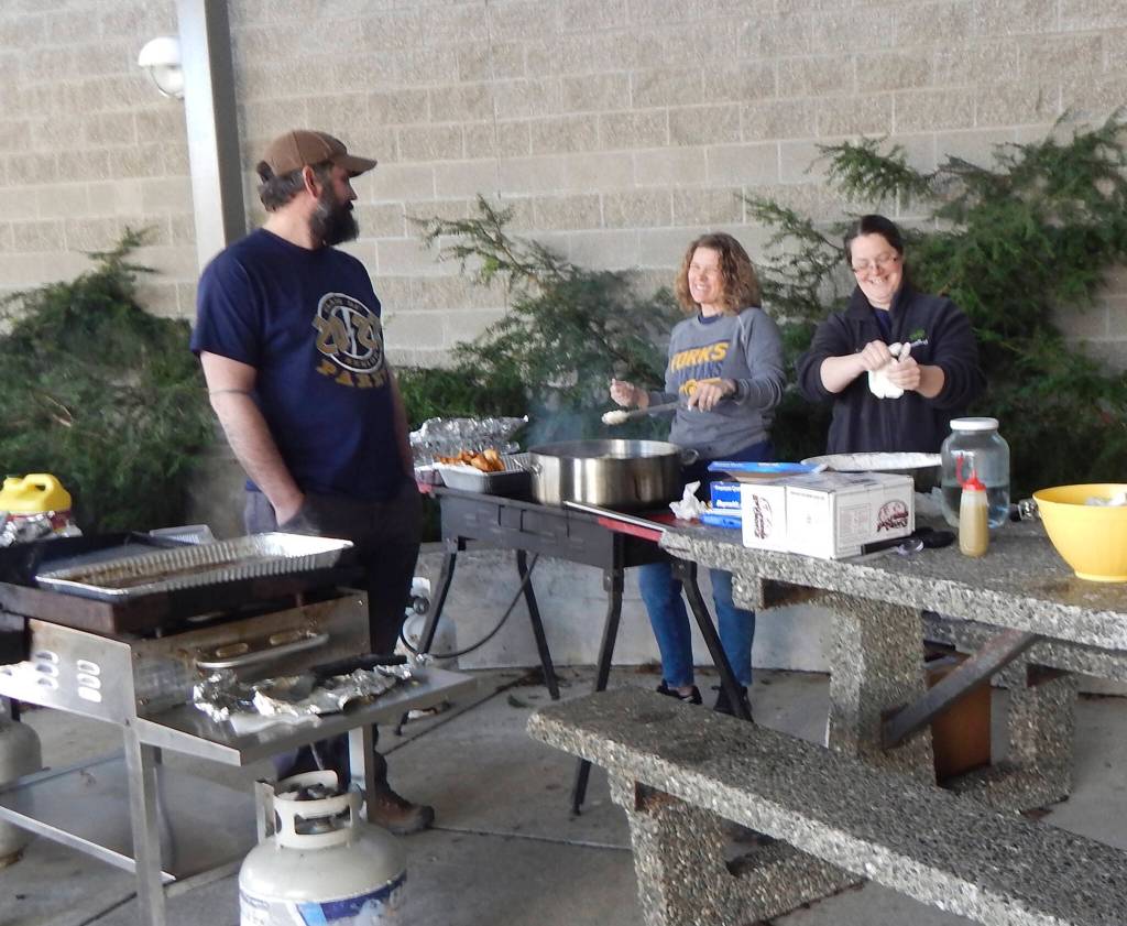 Above: Senior parents were 
grillin just outside the door …