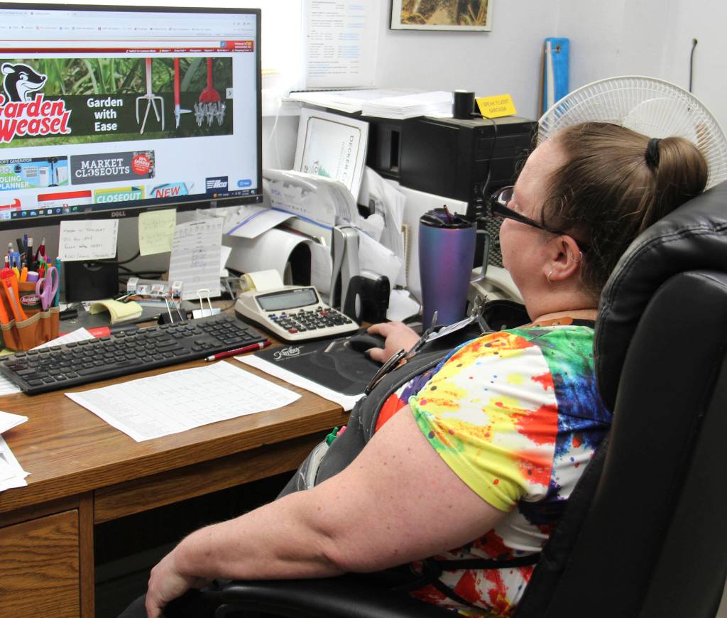 Misi - Deckers Do it Best