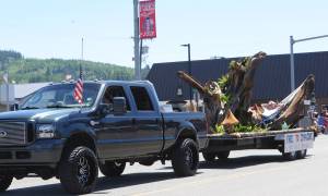 Frank Gonzales shared with the Forks Forum that his 4th parade entry has never made it into the Forks Forum. So hopefully this front page photo will help …also Franks wonderful entry did not win any type of acknowledgment from the parade judges. He may have arrived after they were done? …judging is not easy ..lots of walking and trying to get done before the parade gets underway. A few more volunteers at the parade lineup would help. A meeting for those interested in helping with the parade and other 4th-related activities will be held on Thursday, August 8 at city hall at 7 p.m.
Photo Lonnie Archibald