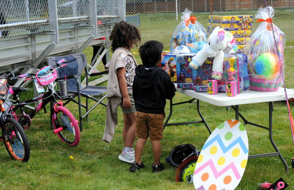 Youngsters observe the many prizes that await the 5 to 8-year-old participants. Prizes were also available for the 0 to 4 group as well as those ages 9 to 12.