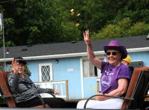 Photos by Lonnie Archibald
The Three Sexy Chicks threw out candy along the parade route.
