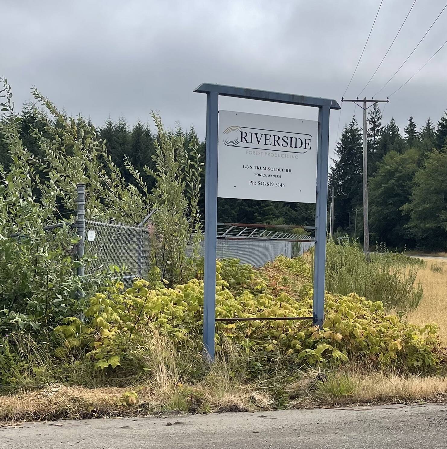 Photo Christi Baron
The Riverside sign has gone up at the Forks Industrial Park.
