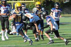 Photo by Lonnie Archibald
FMS Quarterback Logan Dilley (10) made a final cut on his way to a touchdown against Blue Heron of Port Townsend. Helping out is teammate Carlos Bestida (21). Touchdowns were many for these young Spartans.