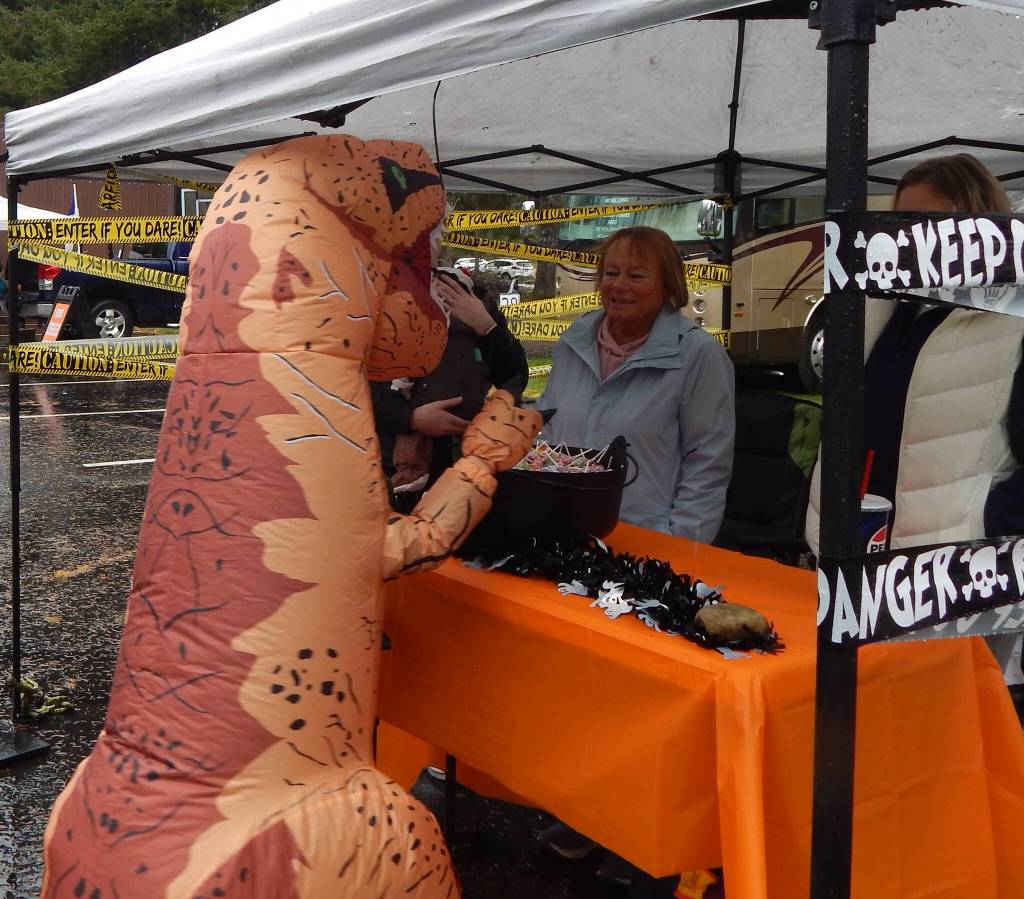 Who says short arms are a problem? This T-Rex was having no problem going for the treats at the Dahlgren Logging station.
