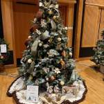 Peoples Choice: The Mitten
Sponsored by: Nicholas Worley Trucking
Decorated by: Paige Pearson, Tabetha Gaydeski, and Sarah Fletcher