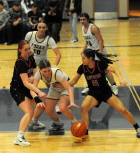 Red Devil Wiinuk Martan (21) and Caylee Moss (11) pressure Spartan Bailey Johnson in the Spartan Gym, where Neah Bay continued their winning ways, defeating Forks 68 to 44. Also in action are Spartans Avery Dilley (10) and Kendyl Woody (24). 
Photo by Lonnie Archibald