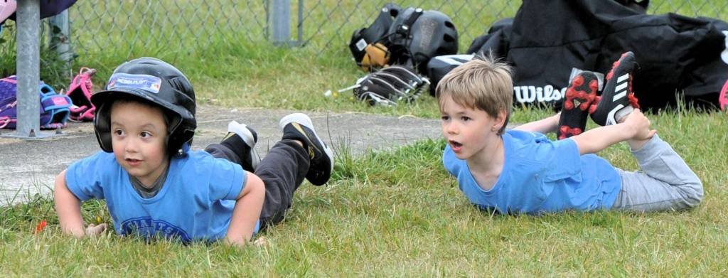 Giants Jason Simons, left, and Evan Celusta continued their calisthenics even after the game ended as they were preparing for the next battle.