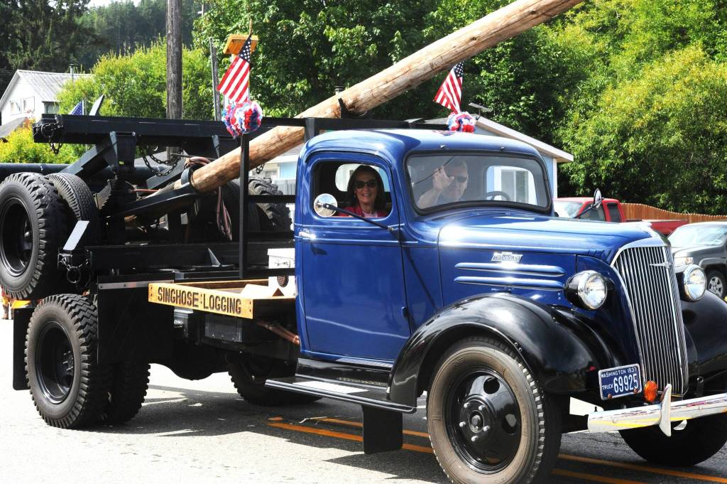 The 1937 Chevy log truck belonging to Singhose Logging of Joyce was once again rolling along the parade route.